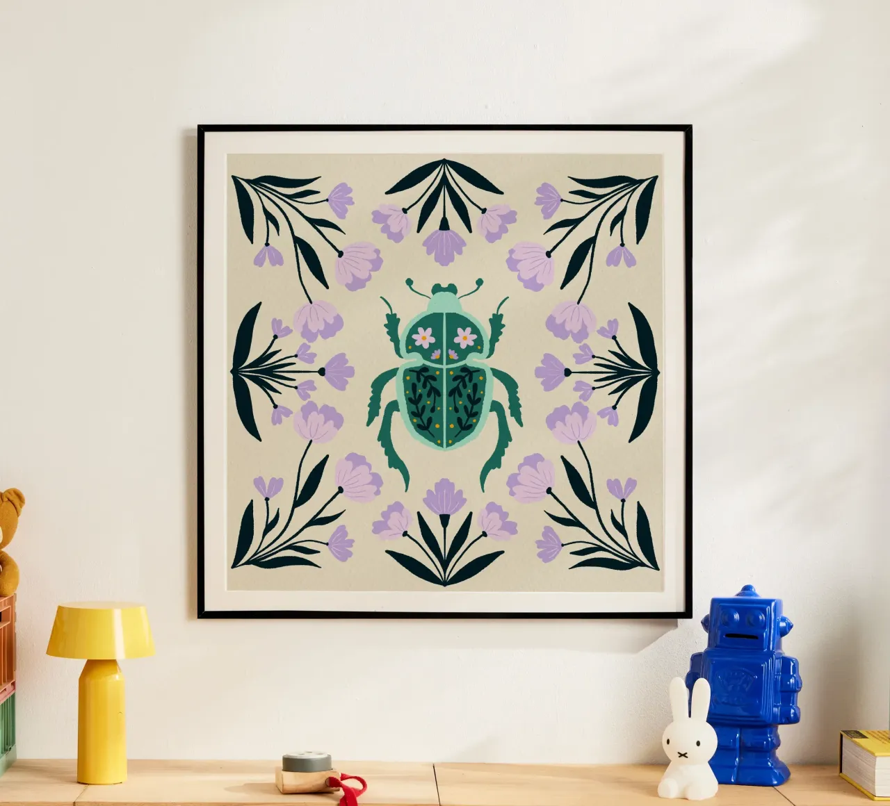 Scarabeo con fiori poster con telaio in legno da Angela Minca