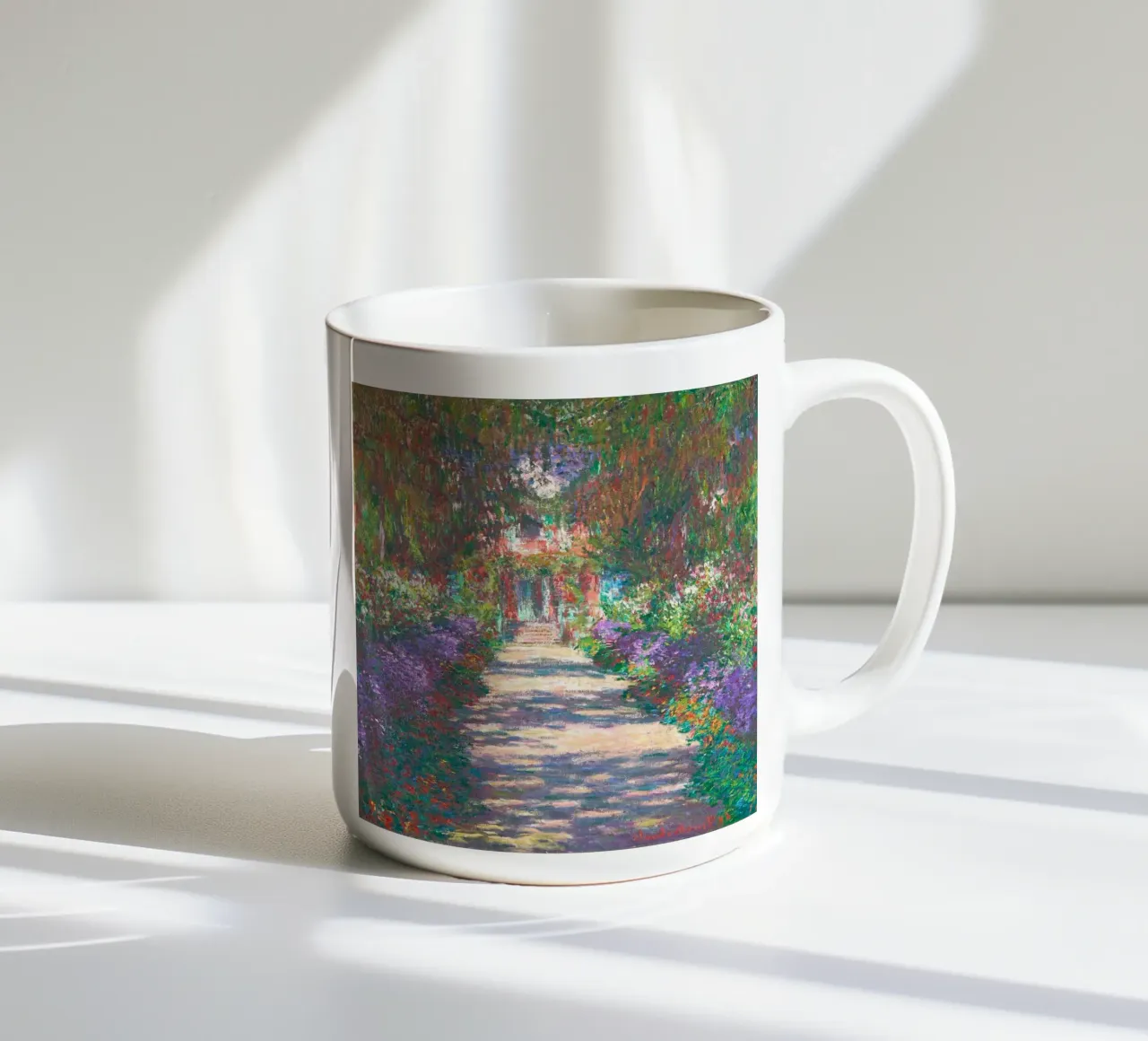 Il sentiero di Claude Monet nel Giardino di Monet a Giverny tazza in ceramica da Monet Art Prints