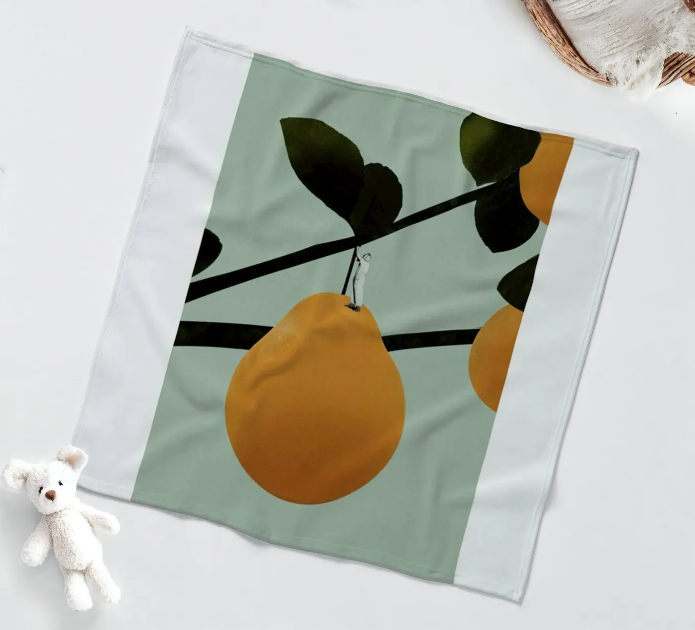 Tree Decoration Fleecedecke von Maarten Léon