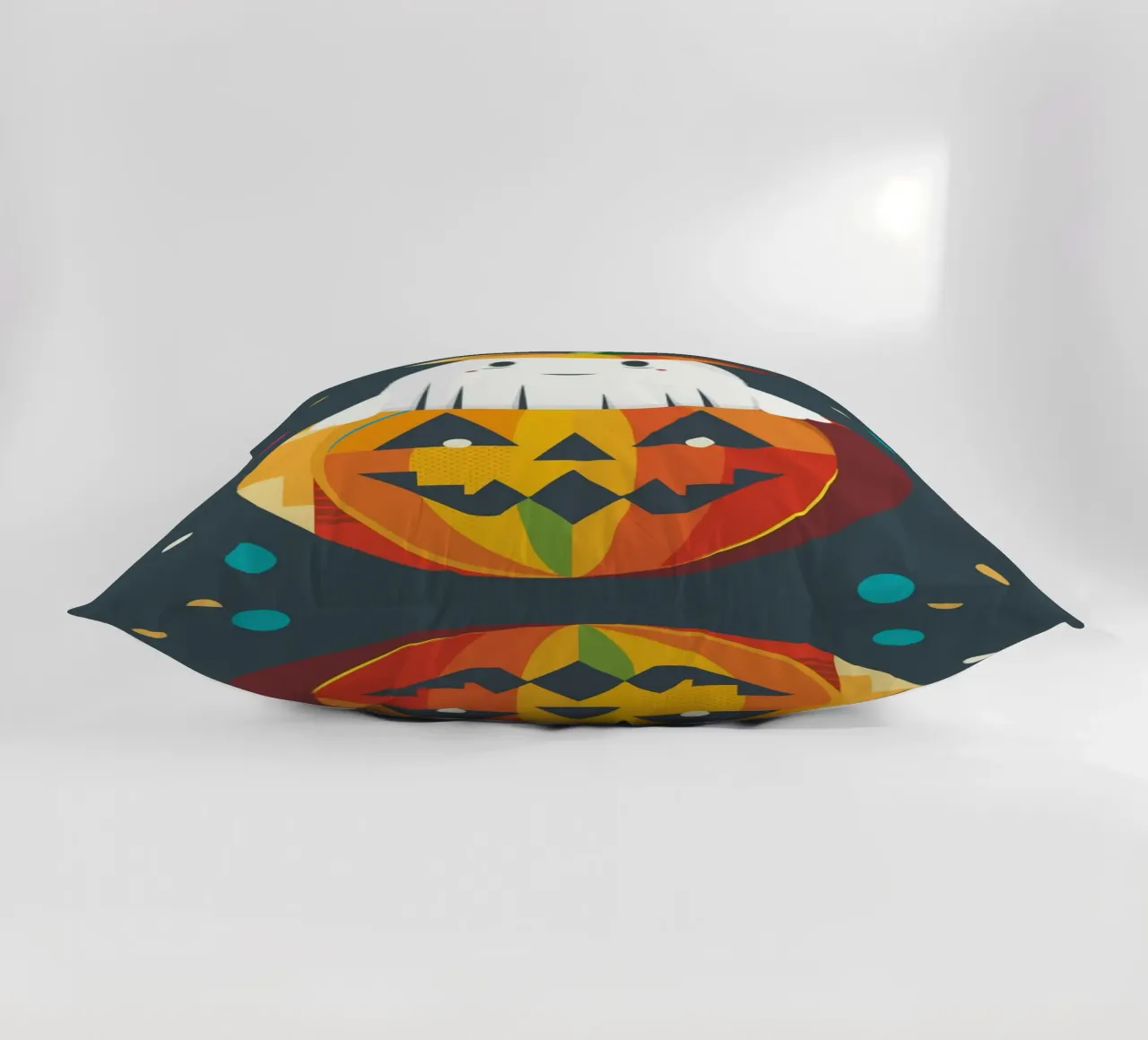 Allegro fantasma di Halloween in una zucca - motivo autunnale colorato cuscino da namosh