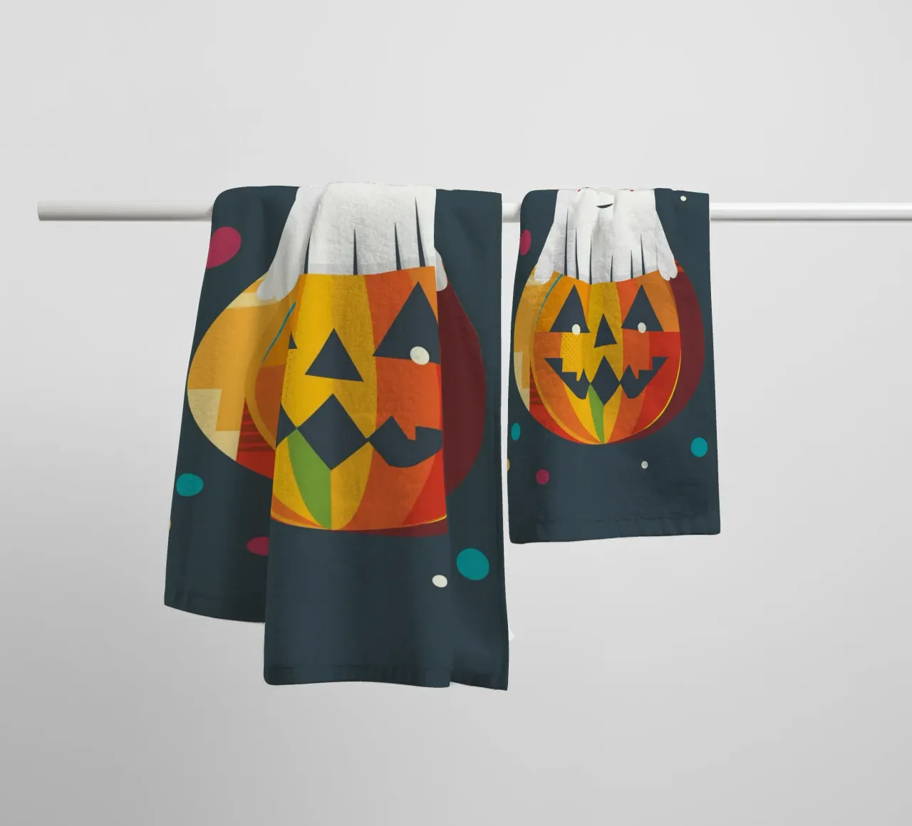 Joyeux fantôme d'Halloween dans une citrouille - Motif automnal coloré serviette de bain de namosh