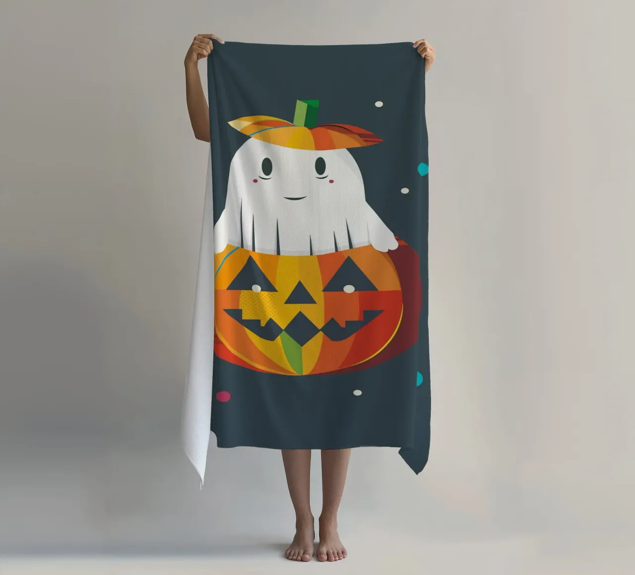 Allegro fantasma di Halloween in una zucca - motivo autunnale colorato telo mare da namosh