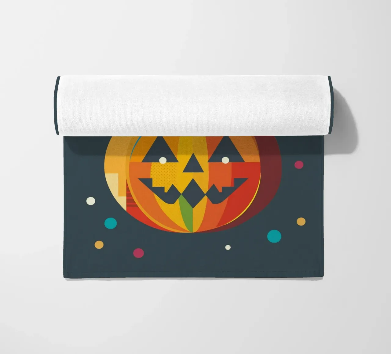 Allegro fantasma di Halloween in una zucca - motivo autunnale colorato telo mare da namosh