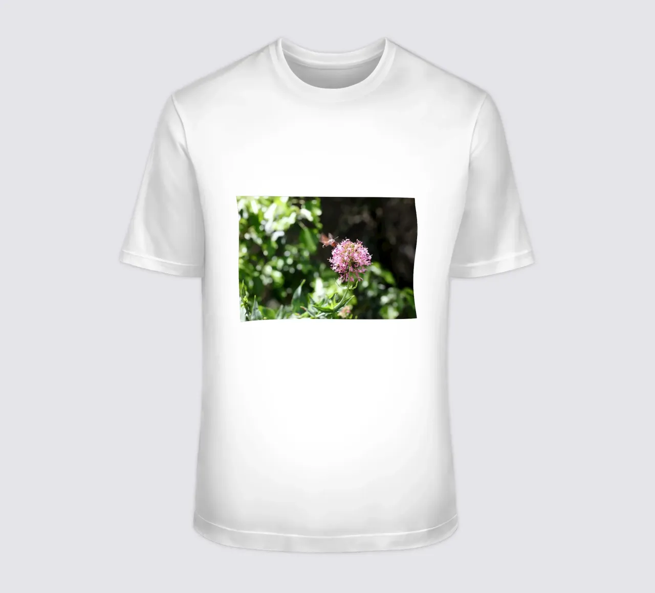 Il fiore e la farfalla t-shirt da Alexandra Joseph Fotomomente