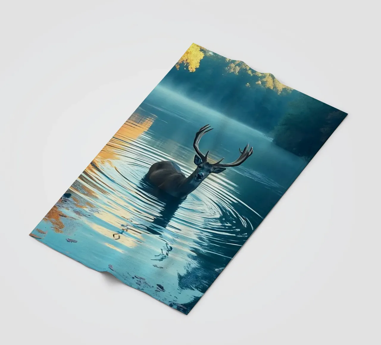 Cervi in un fiume tranquillo coperta in pile da Wild Beauty