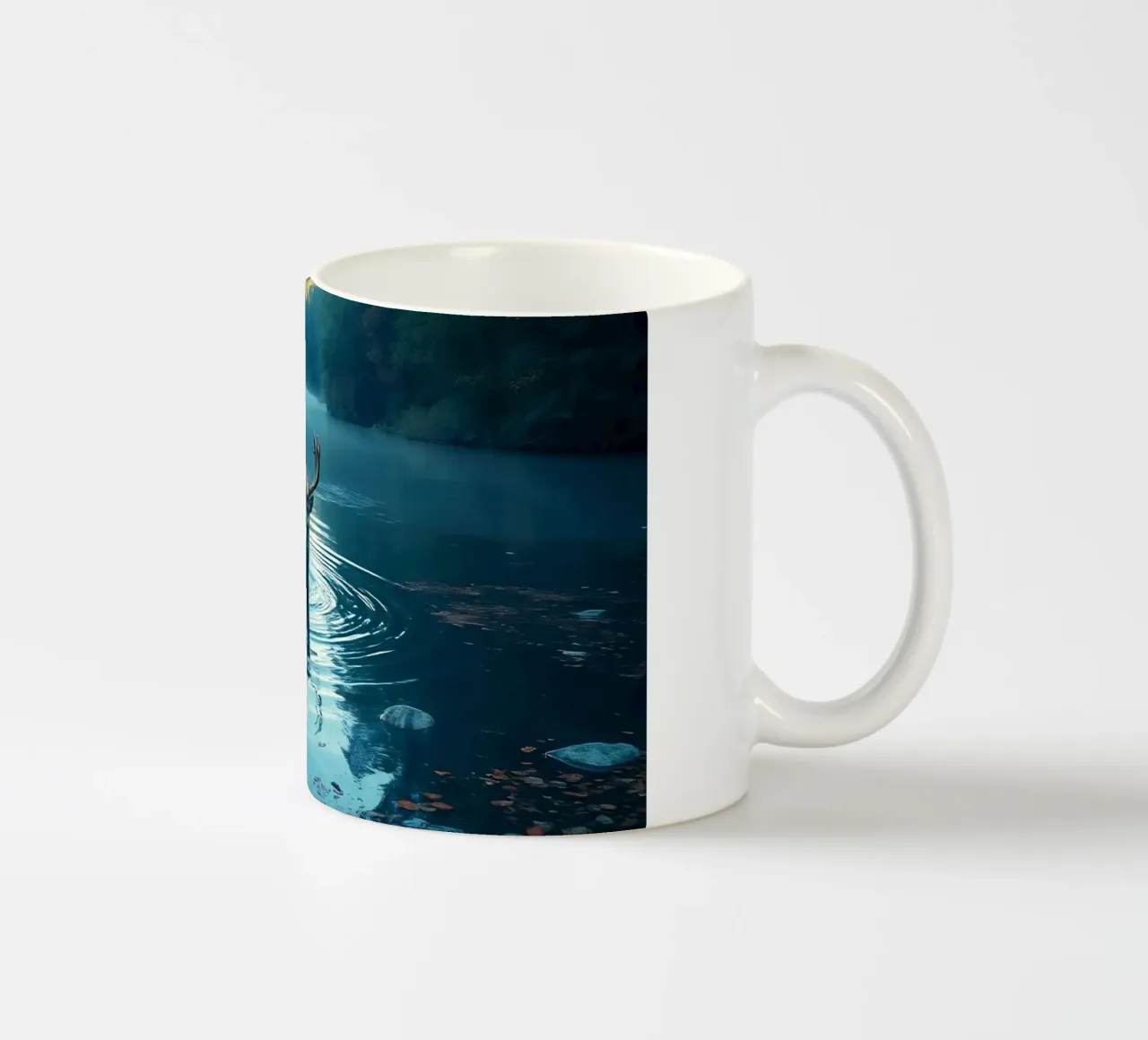 Cervi in un fiume tranquillo tazza in ceramica da Wild Beauty