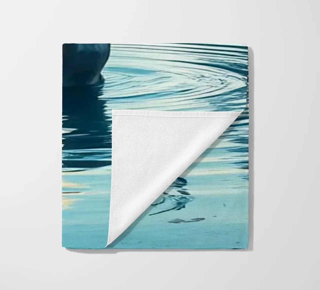 Cervi in un fiume tranquillo telo mare da Wild Beauty