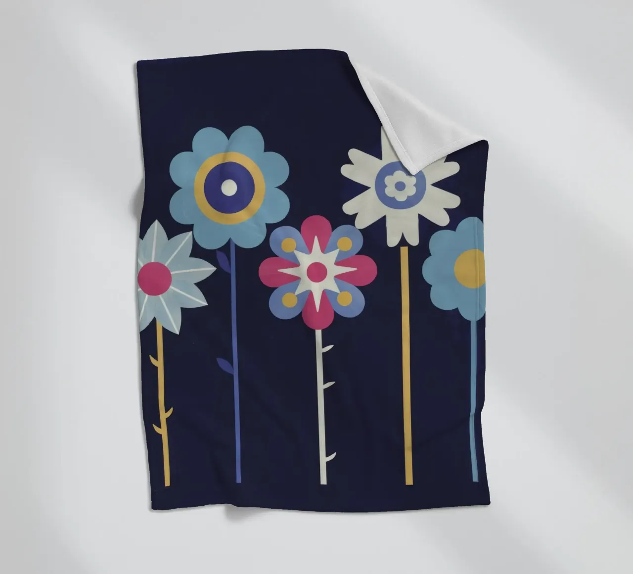 Fila di fiori stravaganti coperta in pile da Moonlite Desire