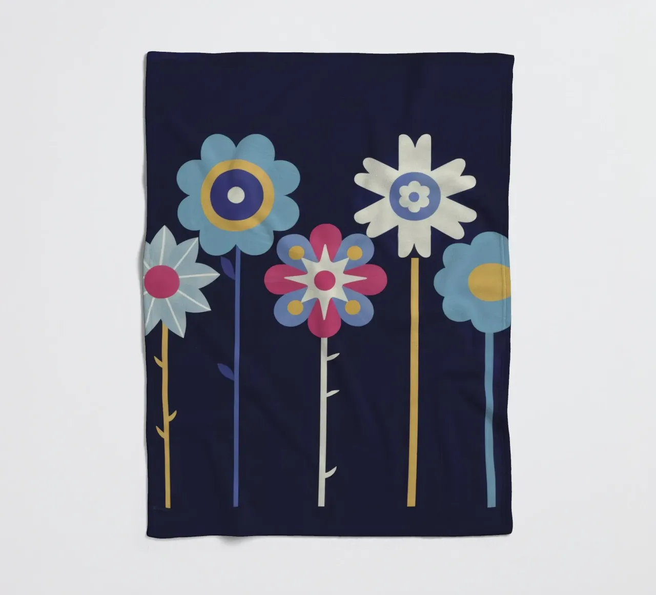 Fila di fiori stravaganti coperta in pile da Moonlite Desire