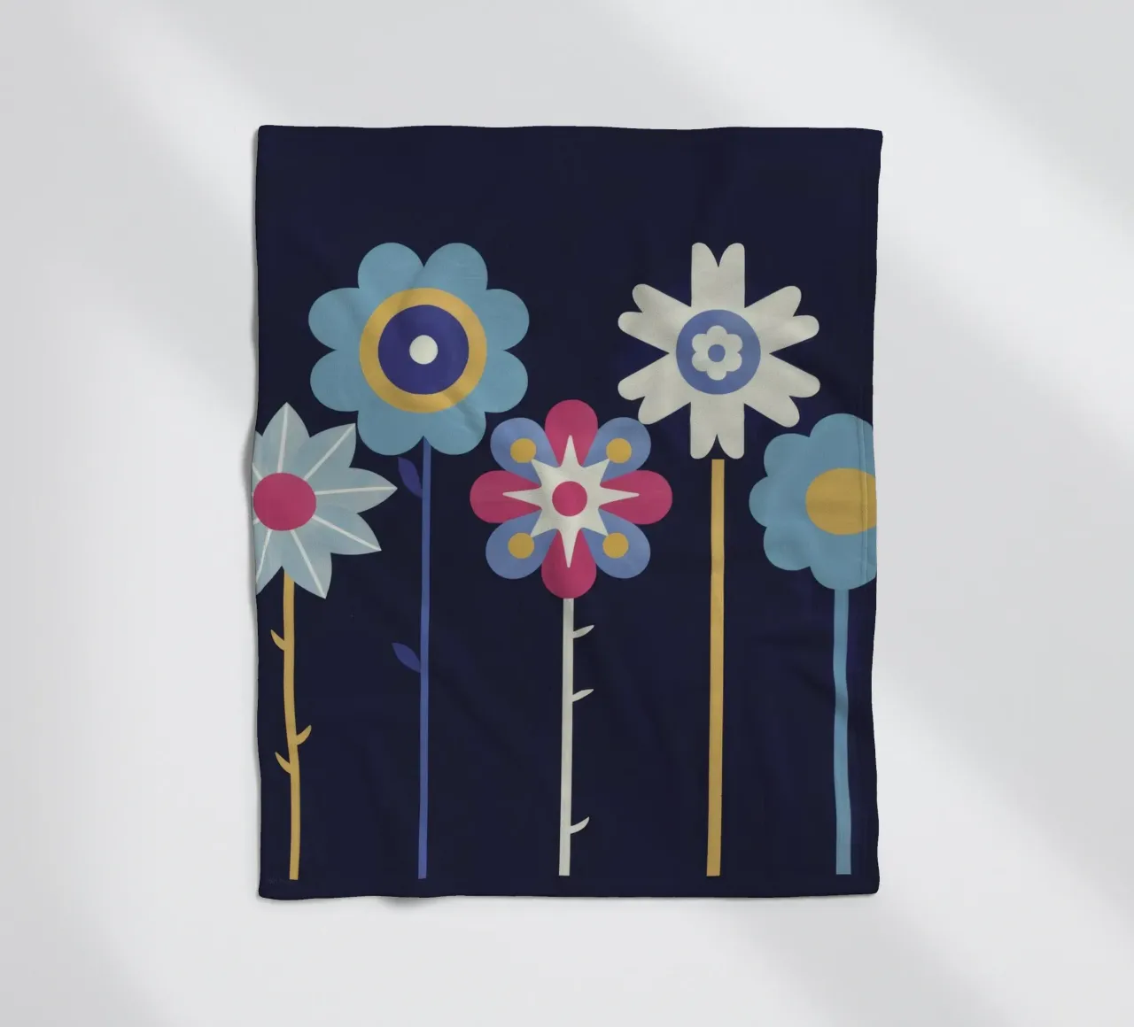 Fila di fiori stravaganti coperta in pile da Moonlite Desire