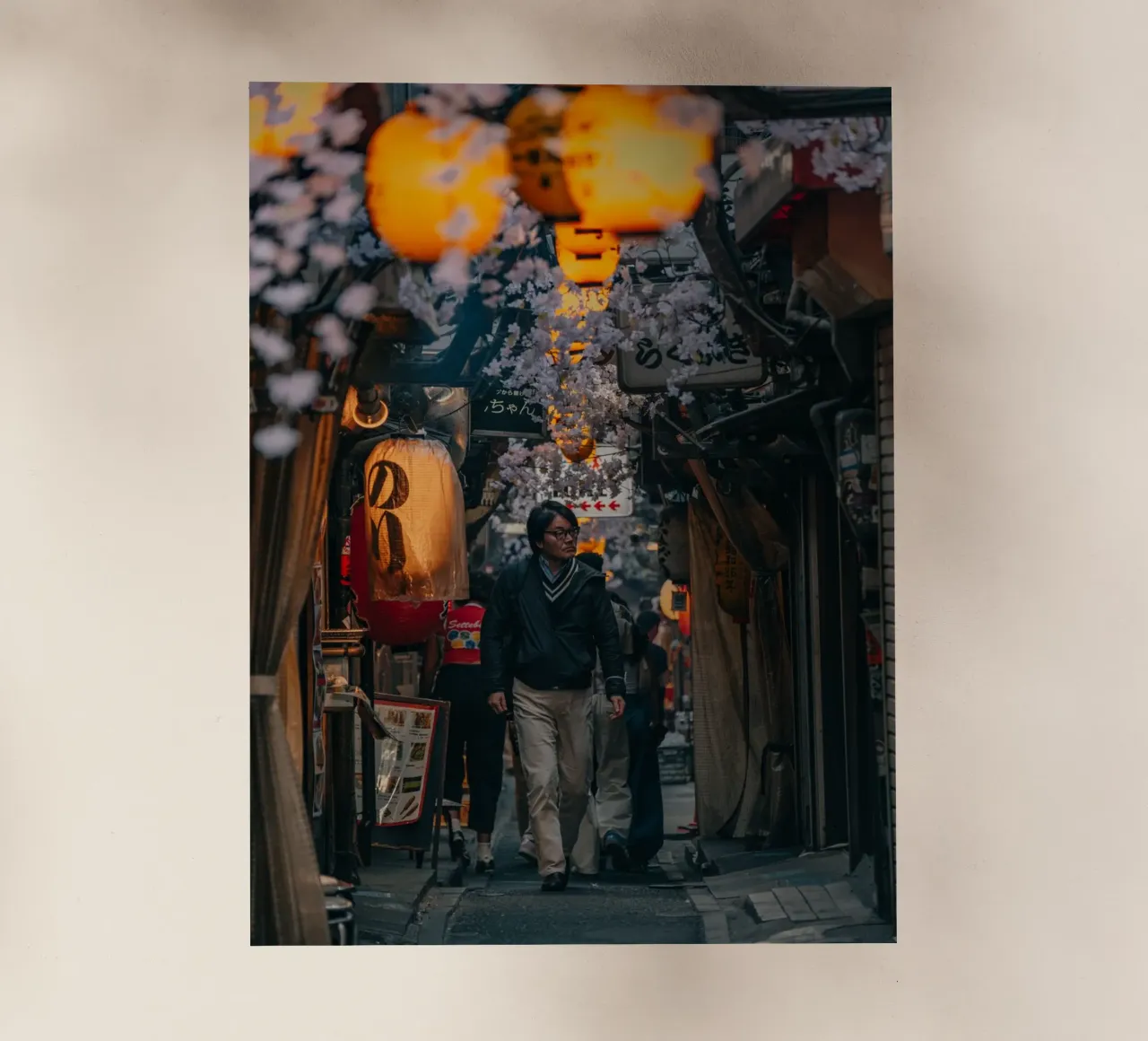 Scena di strada a Tokyo, Giappone pellicola backlit da Marcel Bisig