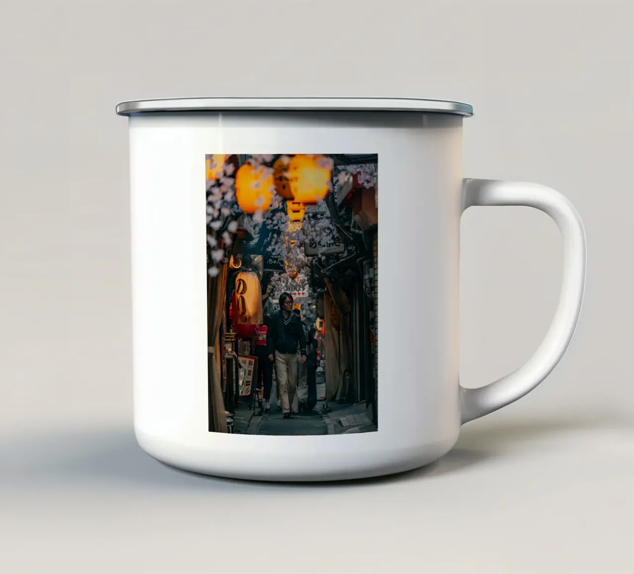 Scena di strada a Tokyo, Giappone tazza in smalto da Marcel Bisig
