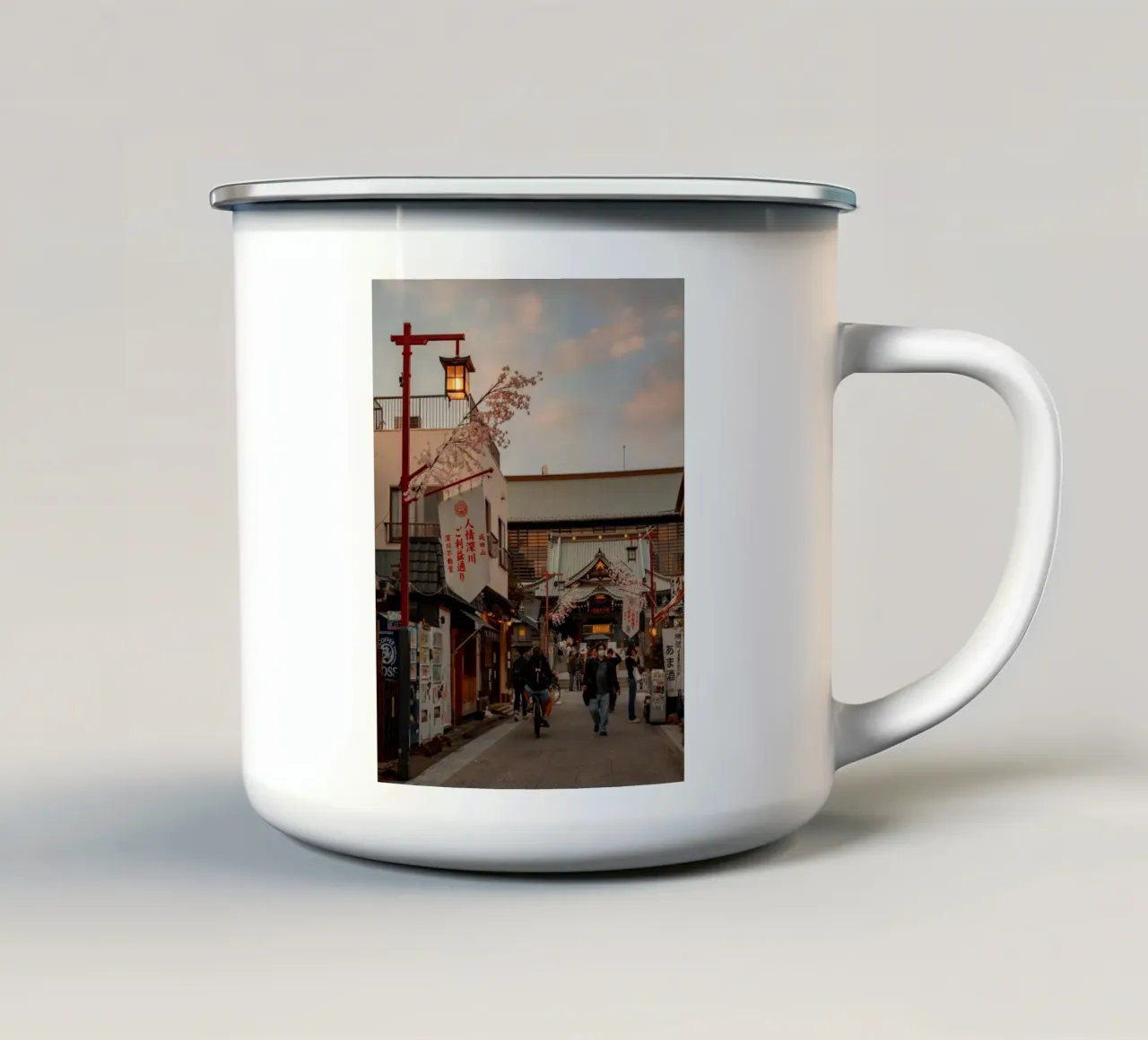 Tempio del tramonto a Tokyo, Giappone tazza in smalto da Marcel Bisig
