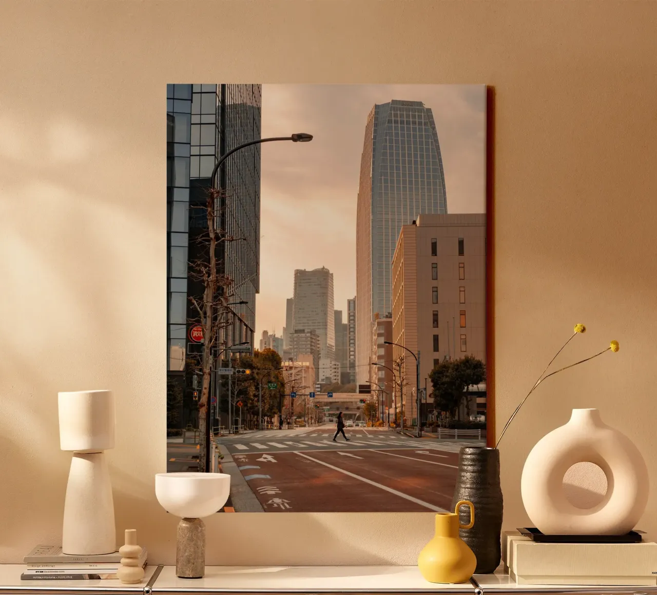 Eenzaam Tokio canvas met Baklijst van Marcel Bisig