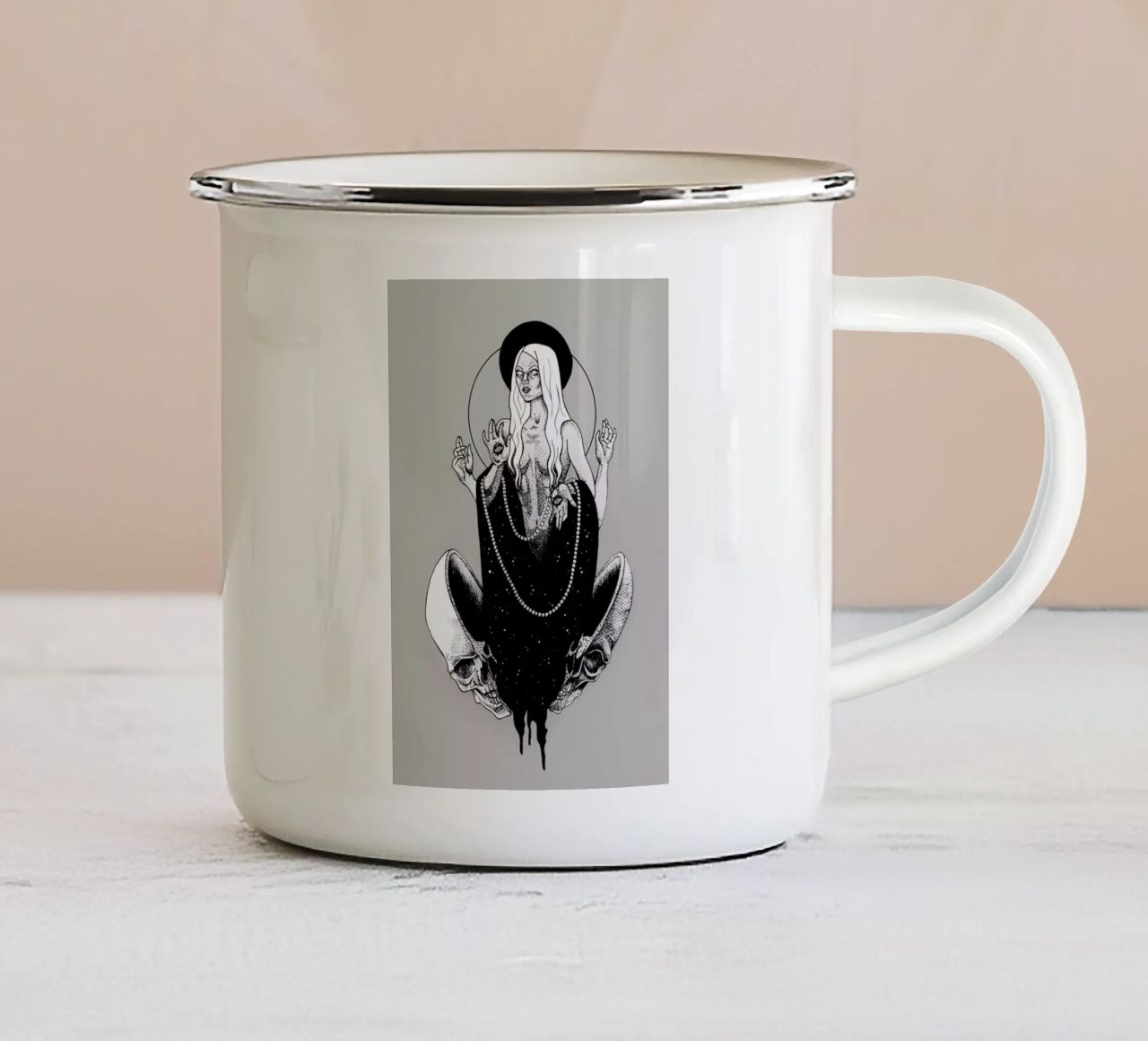 Goddess tazza in smalto da Alejandra Sáenz