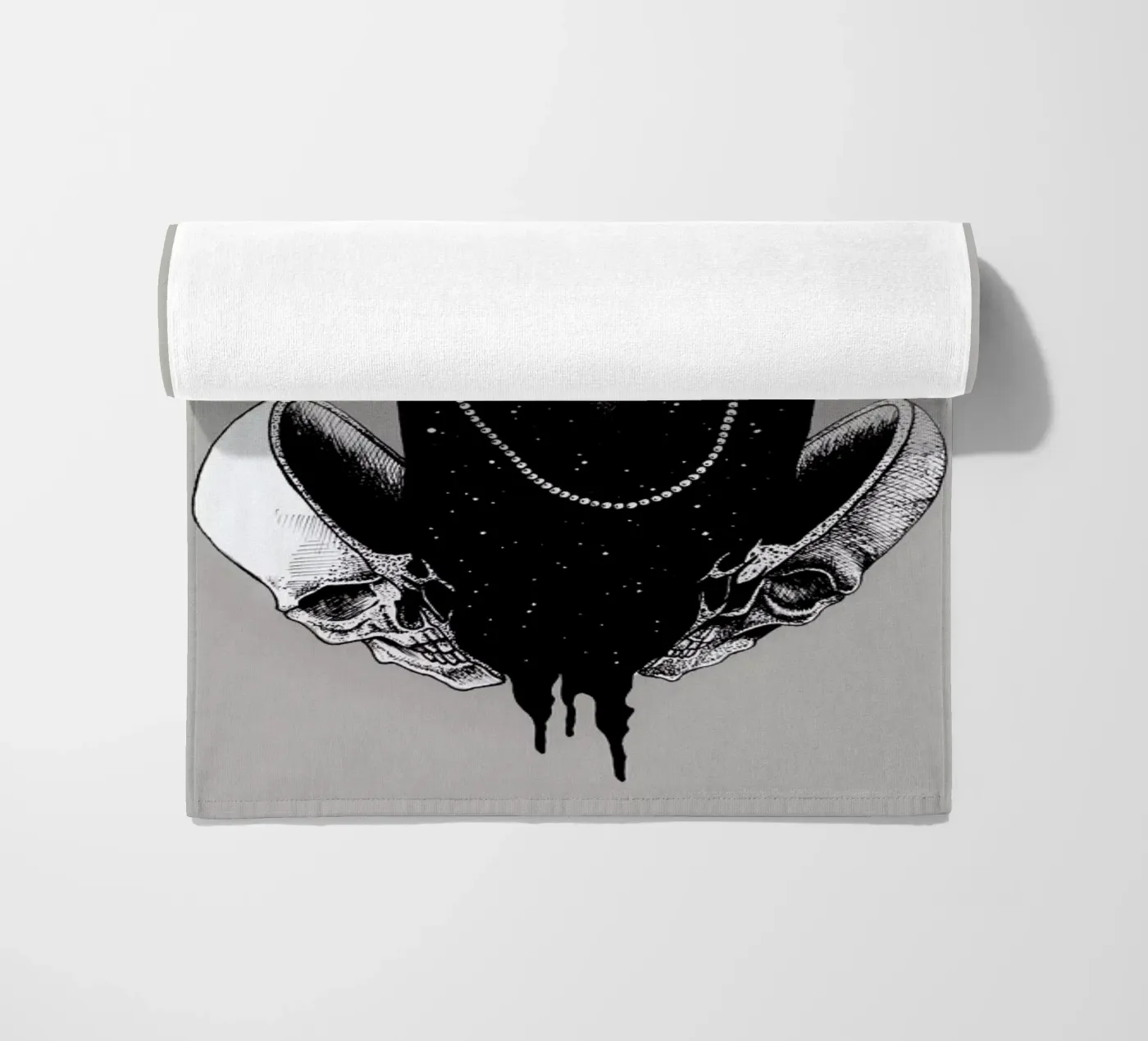 Goddess beach towel by Alejandra Sáenz