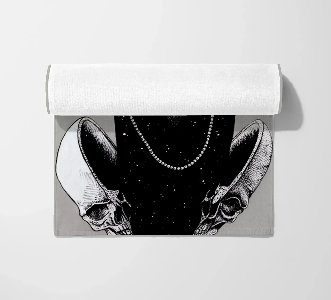 Goddess beach towel by Alejandra Sáenz