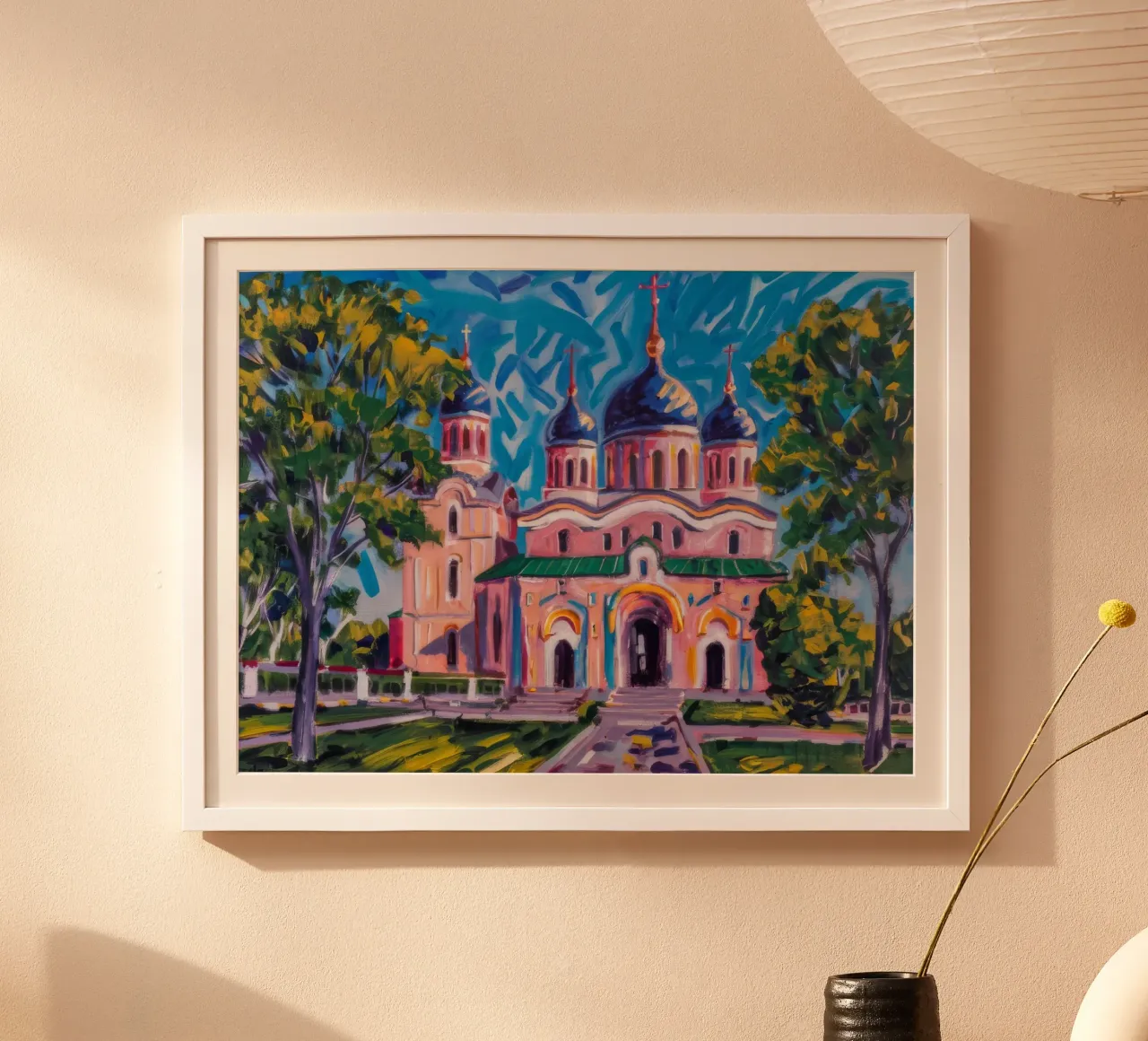 Grandezza della chiesa di Roseate poster con telaio in legno da Lush Essence