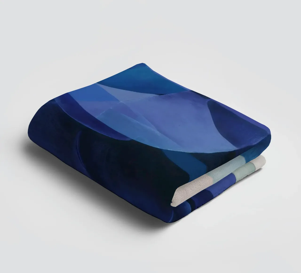 Echi di profondità cerulei asciugamano da bagno da Vivid Reverie