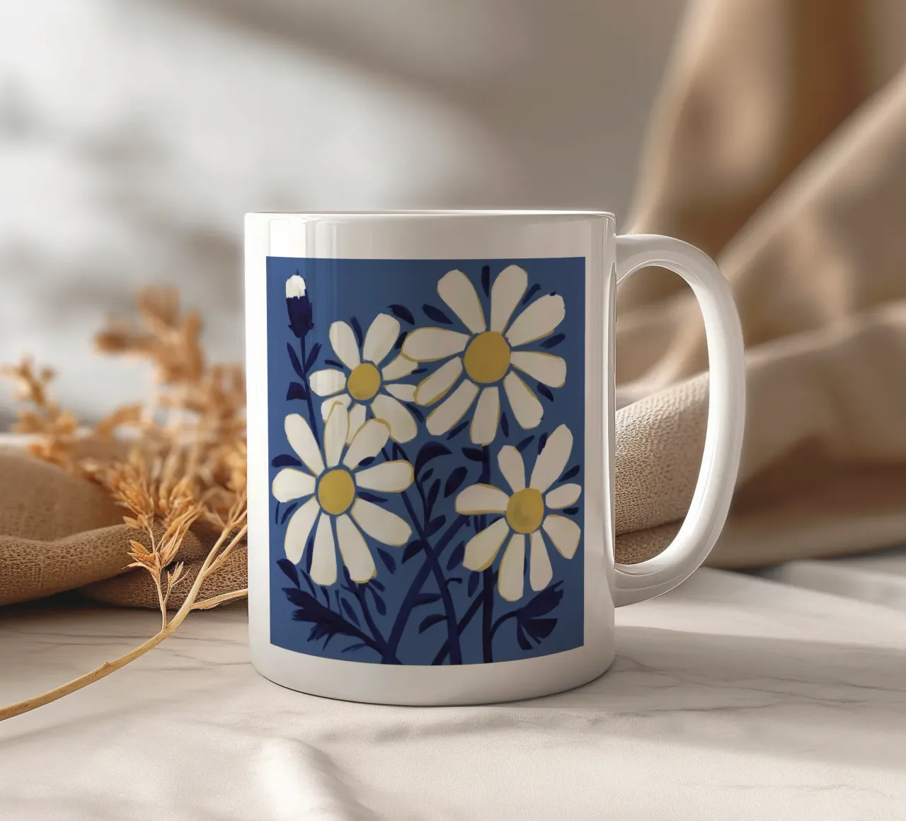 Grappolo di margherite indaco tazza in ceramica da Moonlite Desire