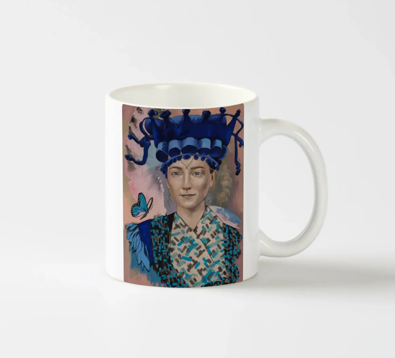 Sguardo regale del copricapo tazza in ceramica da Vivid Reverie