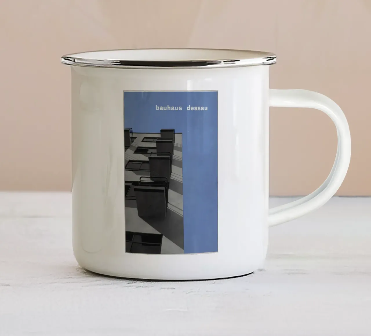 Bauhaus tazza in smalto da Brooke