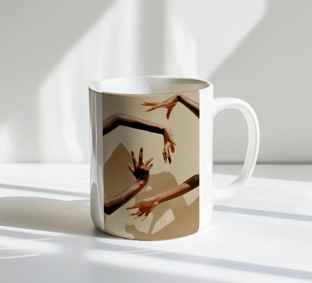 Hands in Motion tazza in ceramica da EyeEm Mobile GmbH