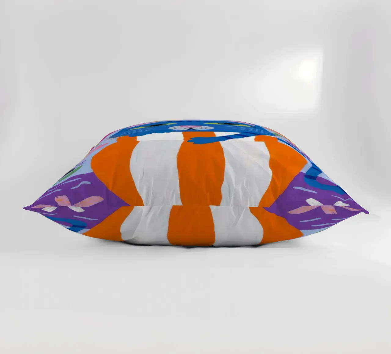 Gatto eccentrico a strisce cuscino da Moonlite Desire
