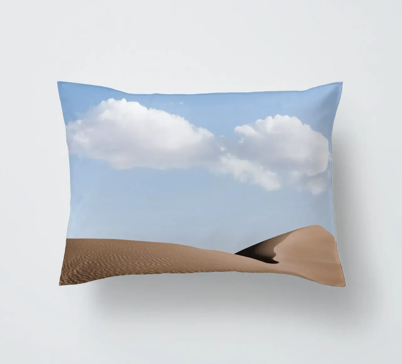 Clouds in the desert cuscino da photolovers