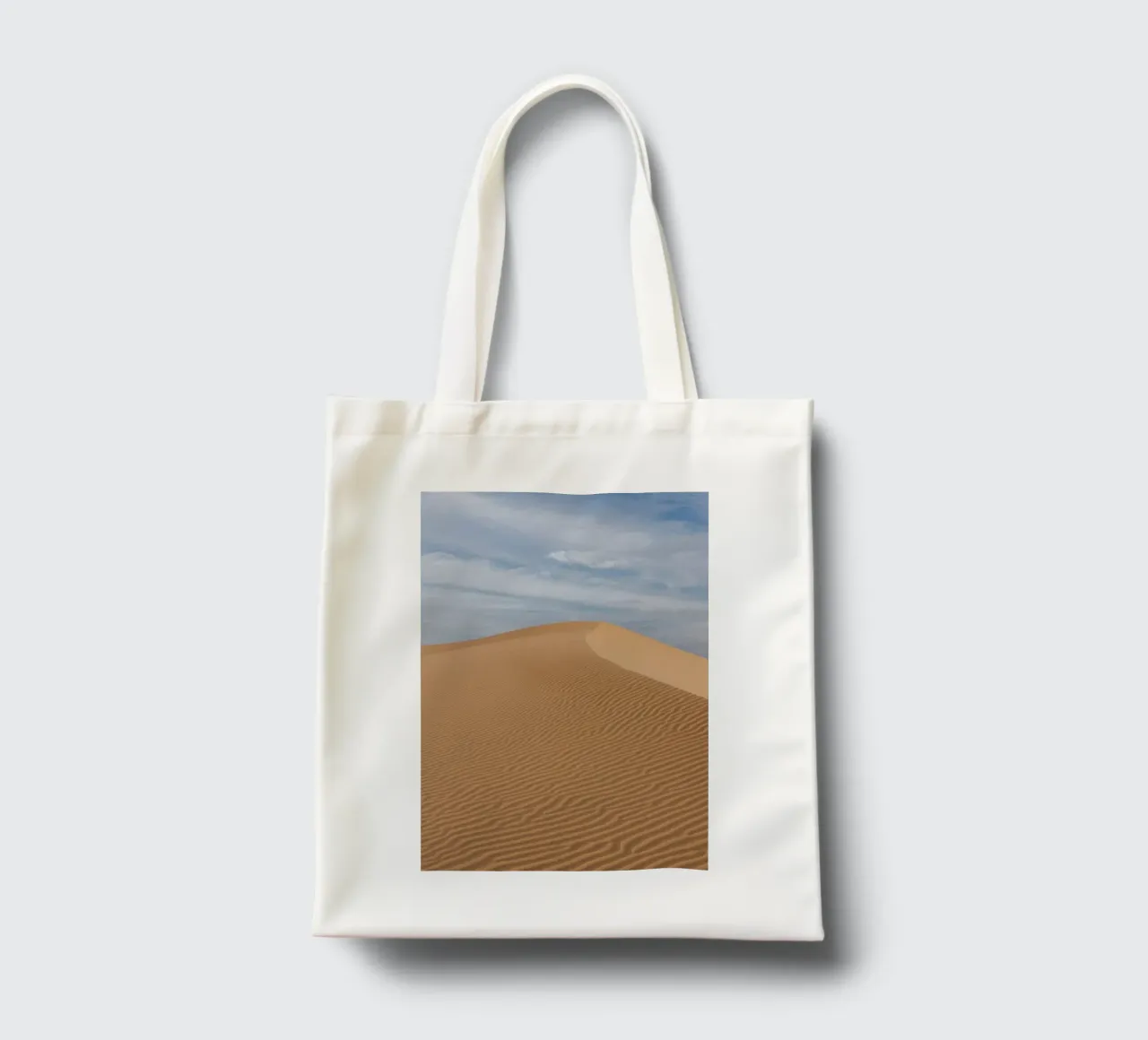 Sand dune in the Sahara desert in Mauritania borsa in juta da photolovers