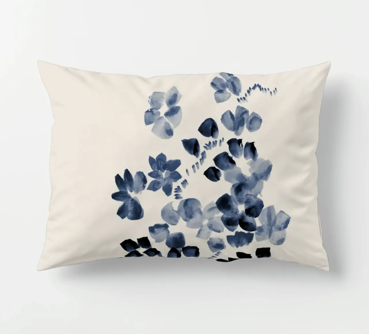 Danushka - Fiori su una vite I cuscino da The Artcircle
