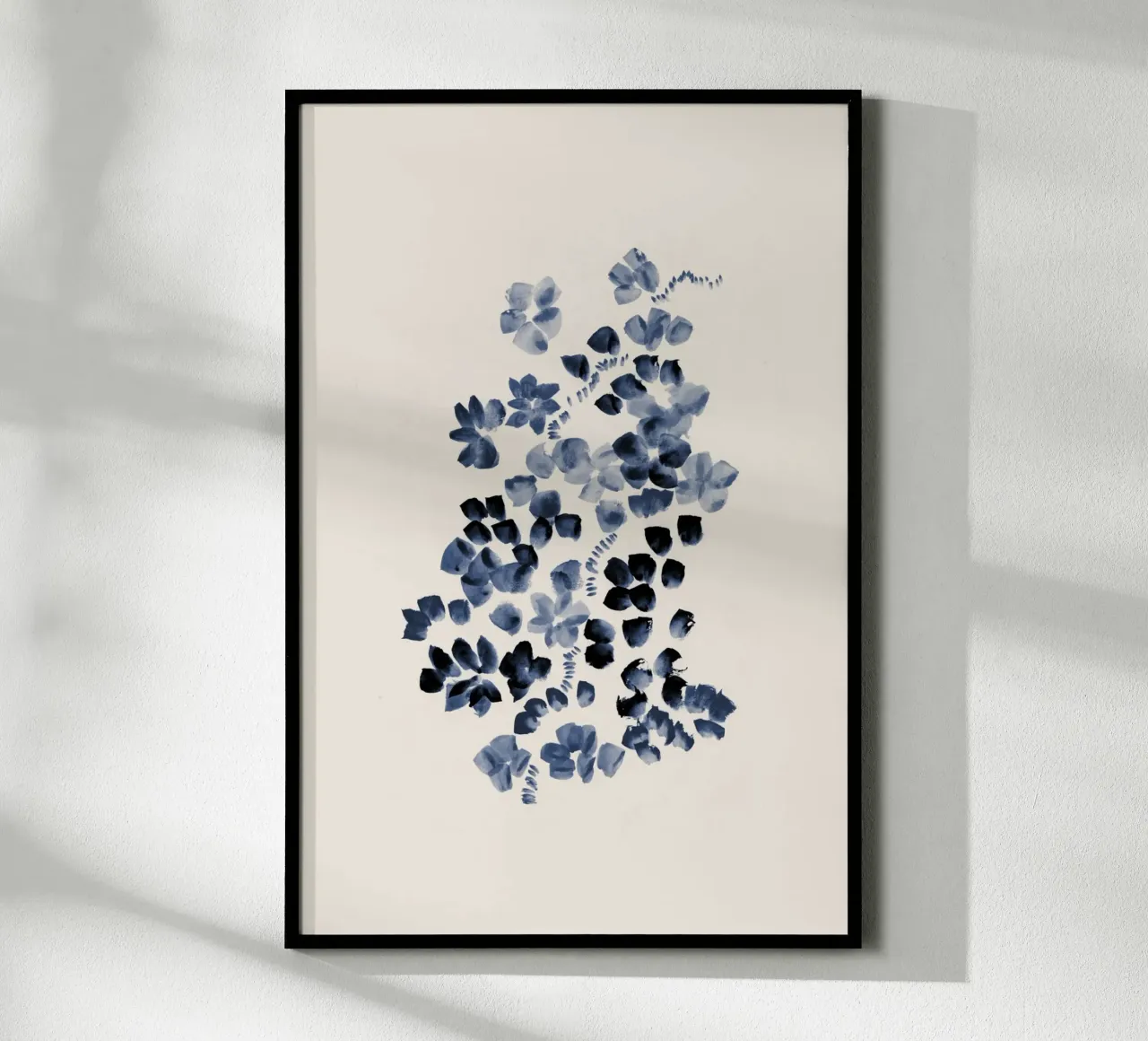 Danushka - Fiori su una vite I poster con telaio in alluminio da The Artcircle