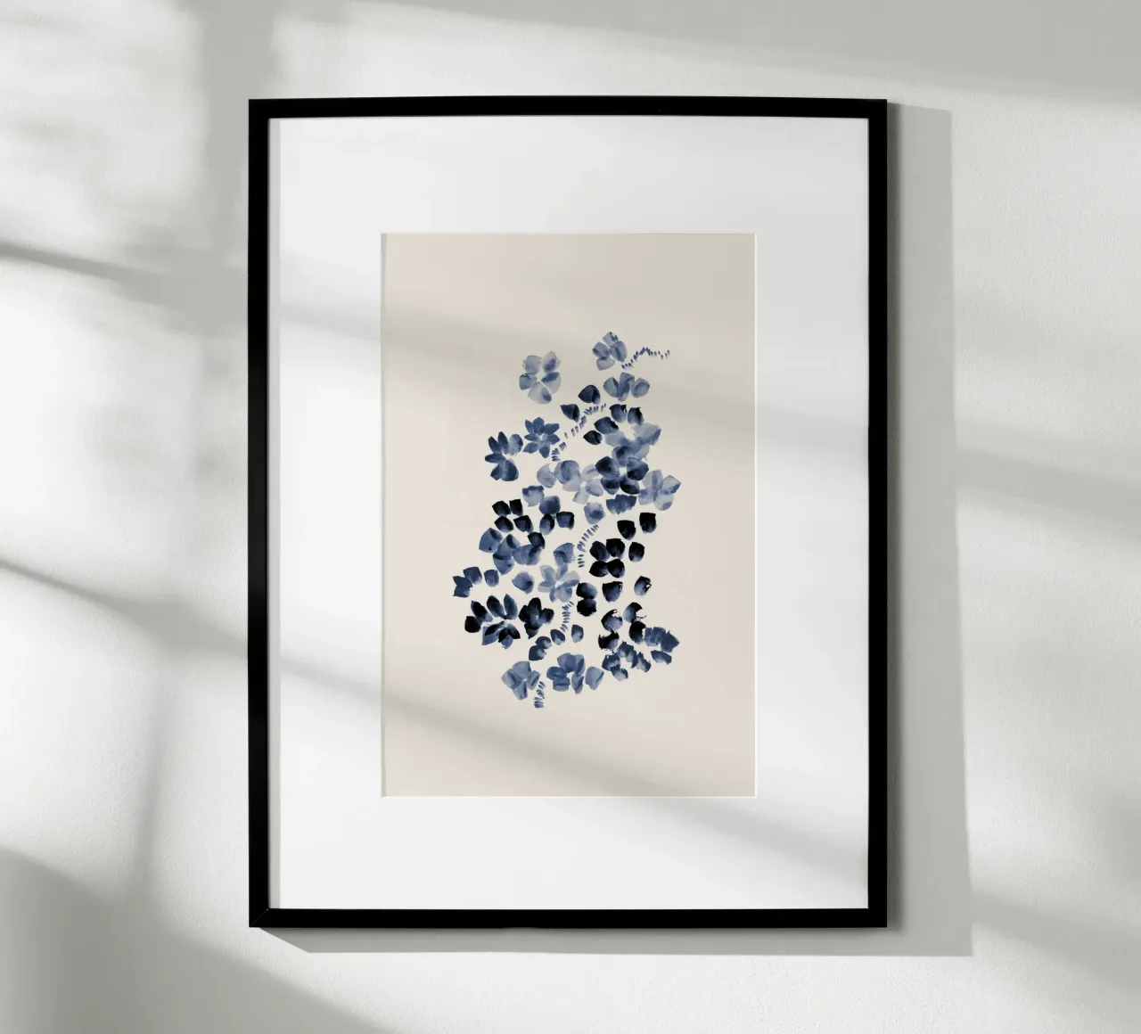 Danushka - Fiori su una vite I poster con telaio in alluminio da The Artcircle