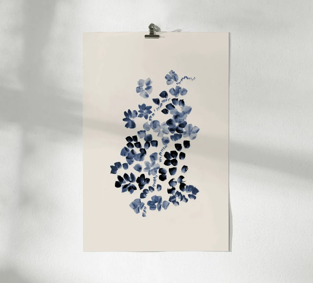Danushka - Fiori su una vite I poster con telaio in alluminio da The Artcircle