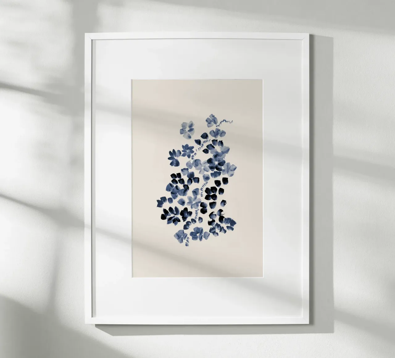 Danushka - Fiori su una vite I poster con telaio in alluminio da The Artcircle