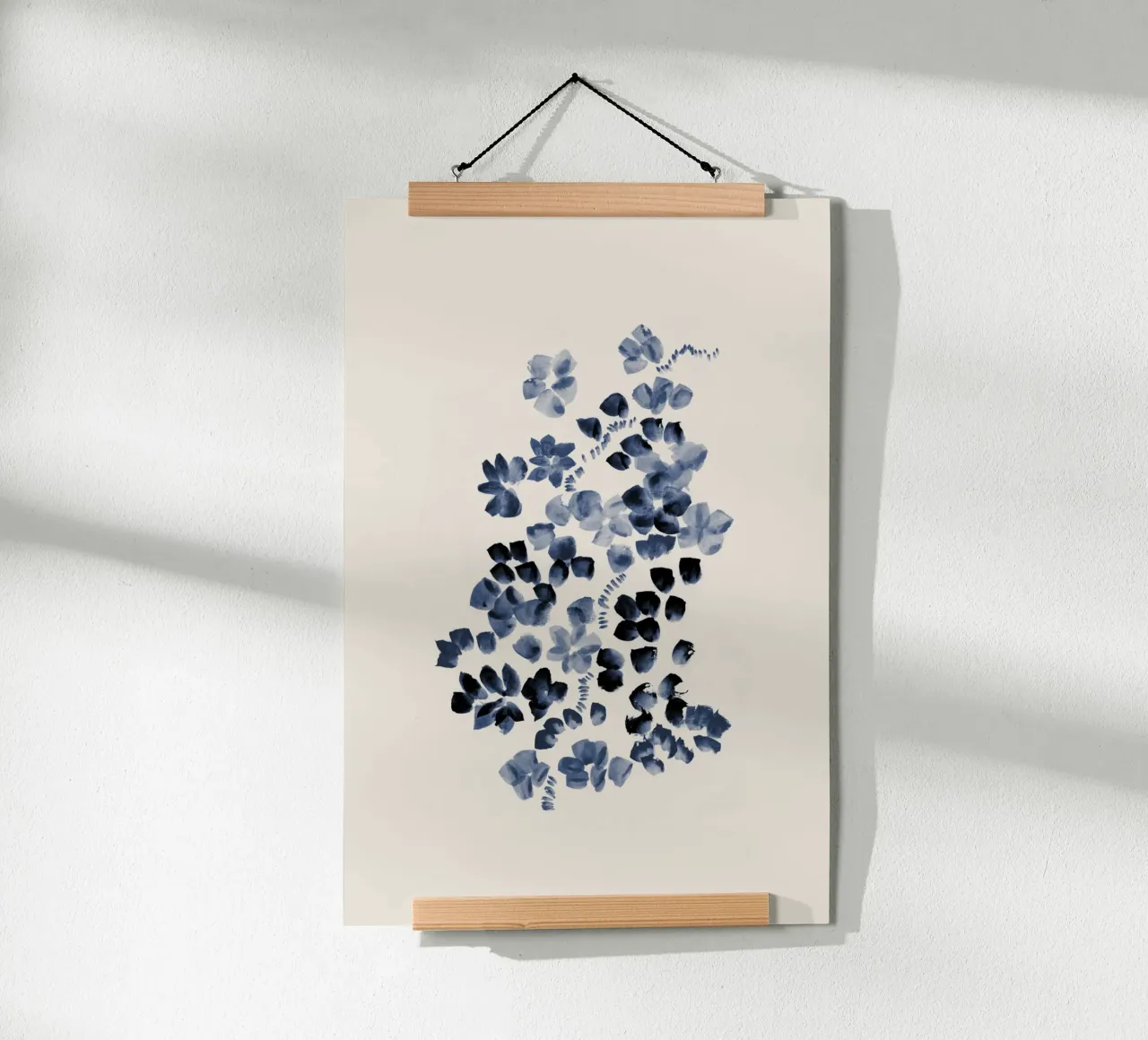 Danushka - Fiori su una vite I poster con telaio in alluminio da The Artcircle