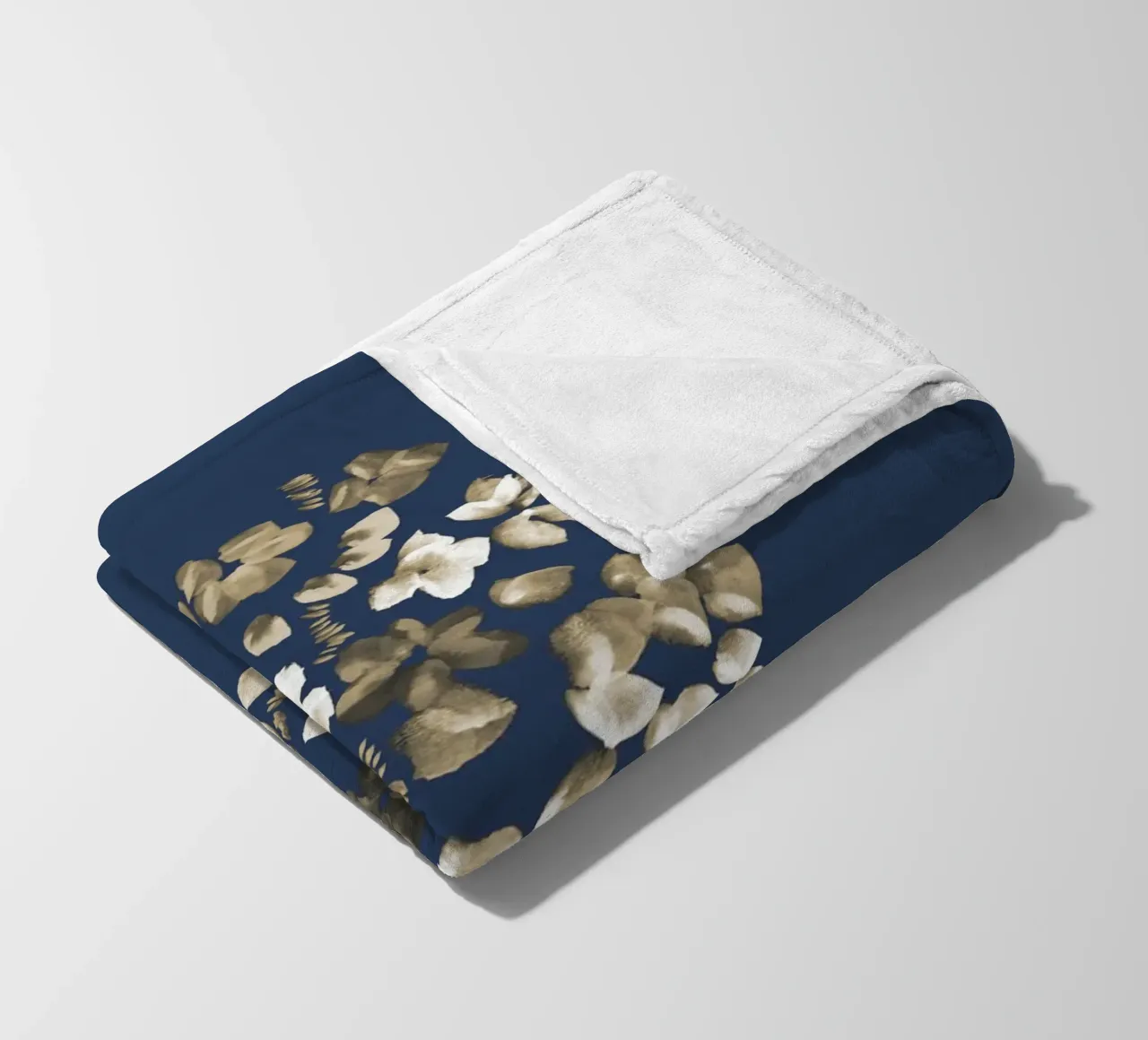 Danushka - Fiori su una vite II coperta in pile da The Artcircle