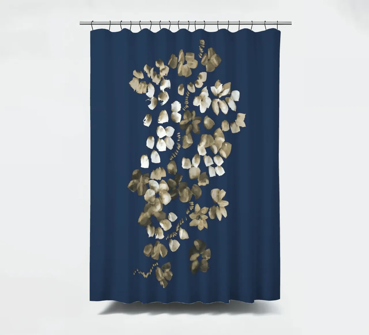 Danushka - Fiori su una vite II tenda da doccia da The Artcircle