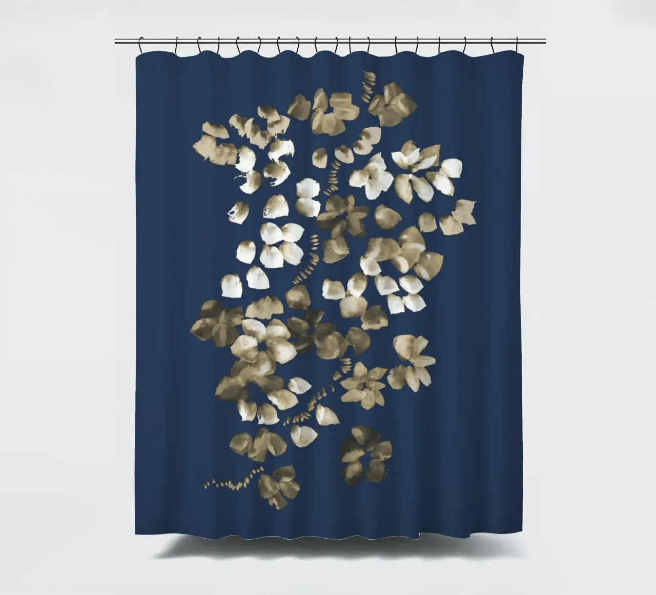 Danushka - Fiori su una vite II tenda da doccia da The Artcircle
