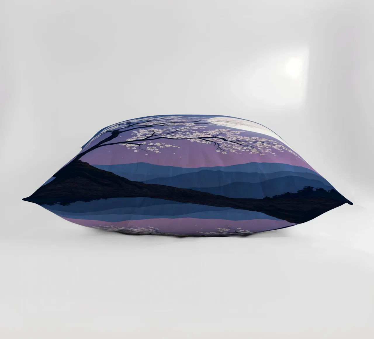 L'abbraccio luminoso della luna piena sui fiori di ciliegio cuscino da Artistic-shop