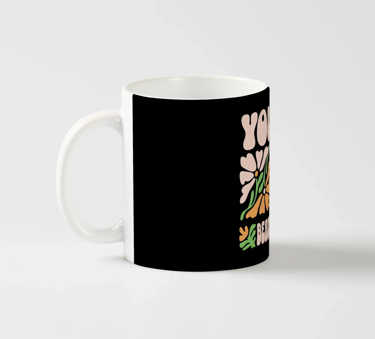 Giovane e bella tazza in ceramica da Gunawan Rb