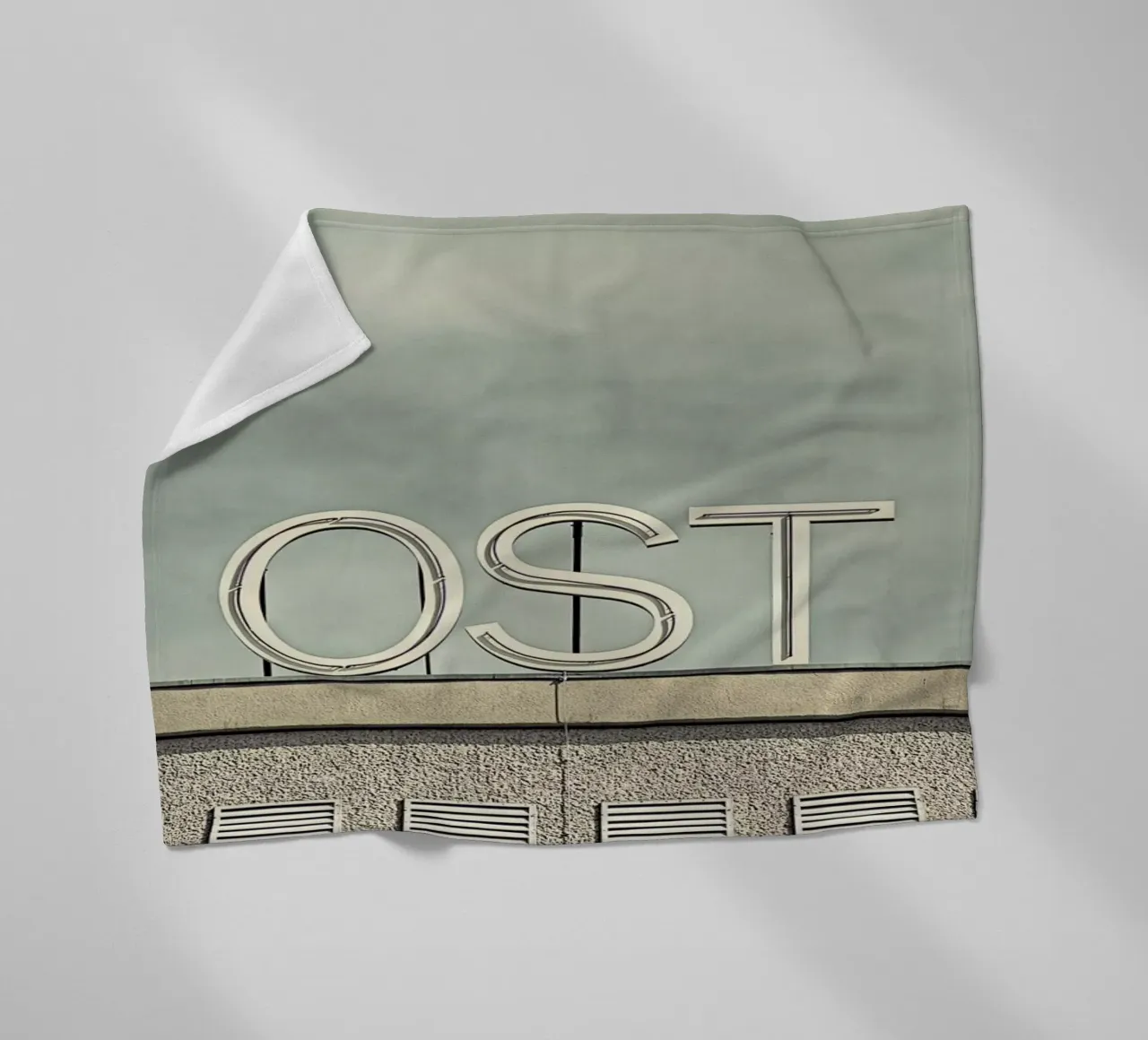 Ost coperta in pile da Michael Belhadi