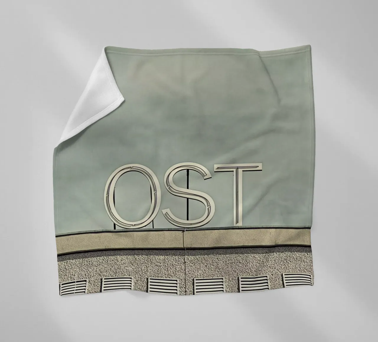 Ost coperta in pile da Michael Belhadi