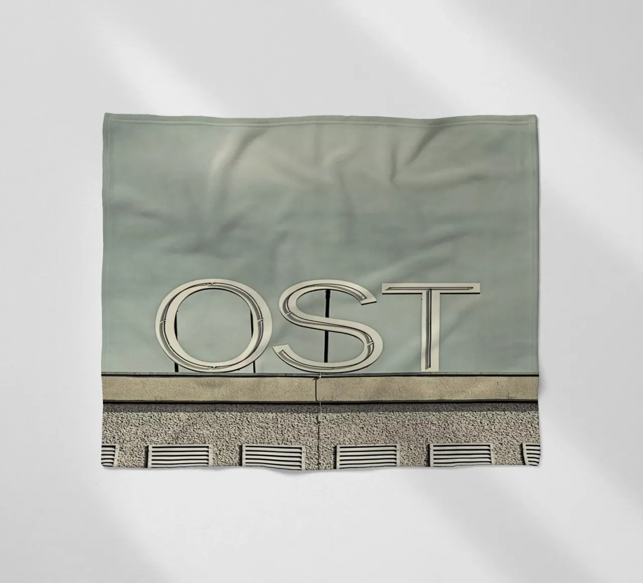 Ost coperta in pile da Michael Belhadi