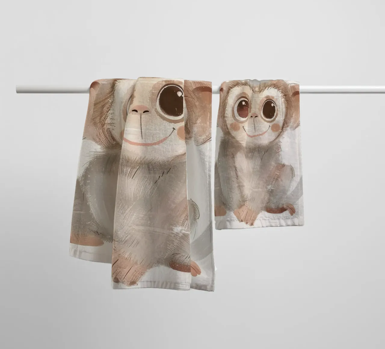 Jeune singe joyeux - Un compagnon de jungle qui aime s'amuser serviette de bain de DesignDoodle