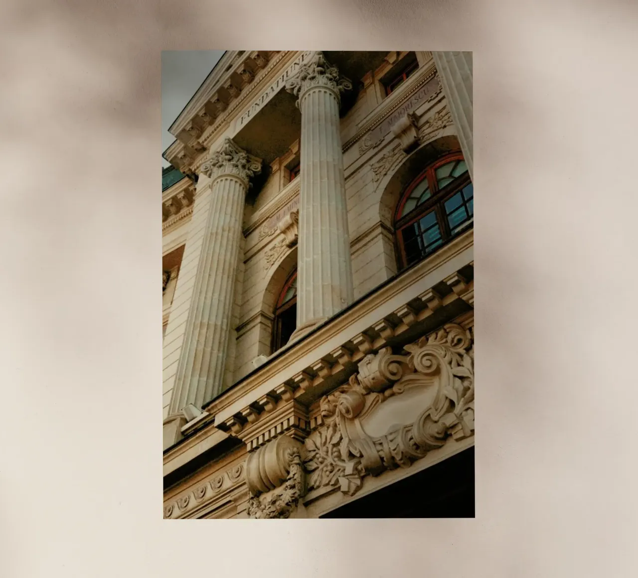 Analog Series Beautiful Columns Backlit Folie von Sebastian Hilgetag