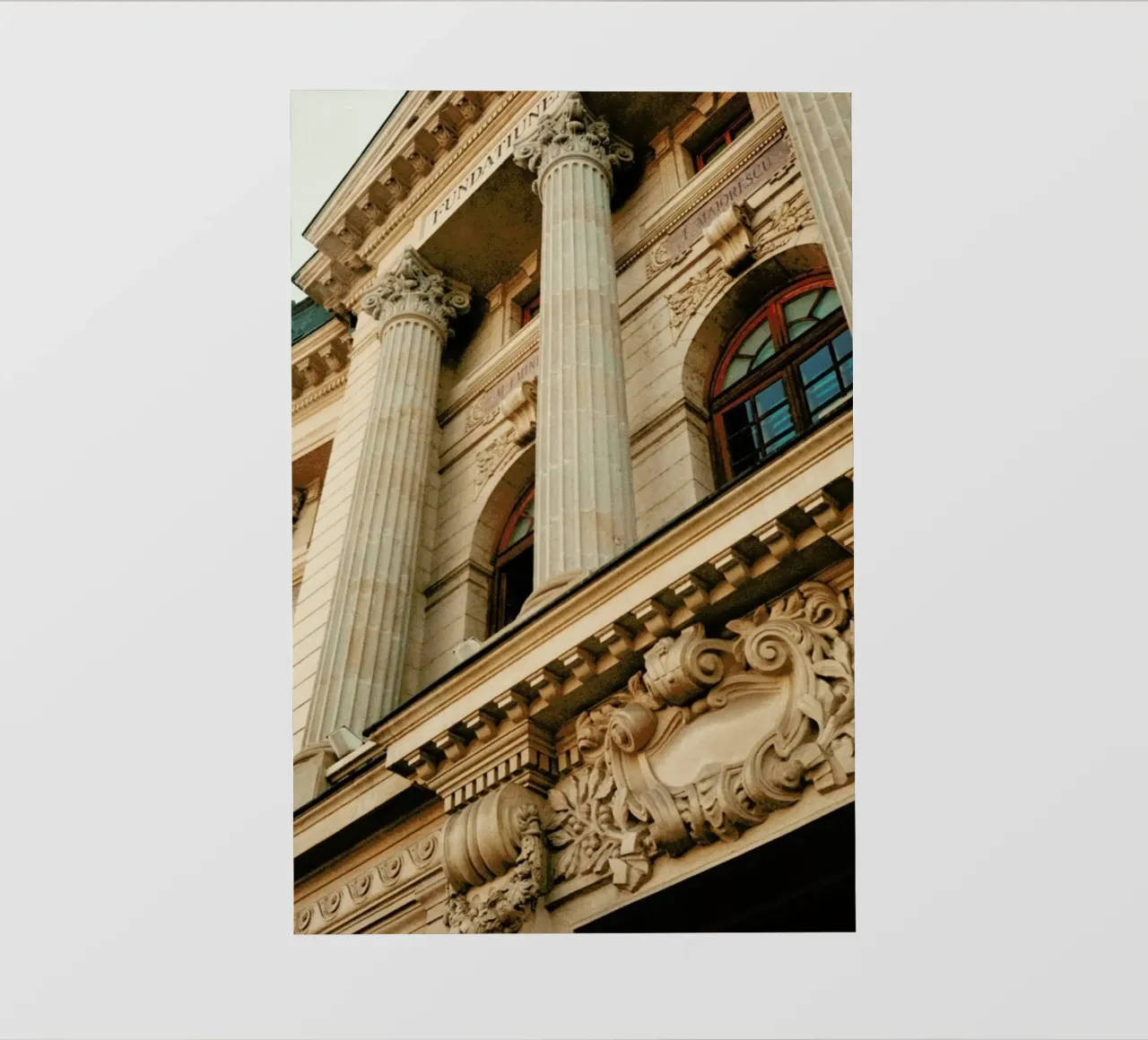 Analog Series Beautiful Columns Backlit Folie von Sebastian Hilgetag