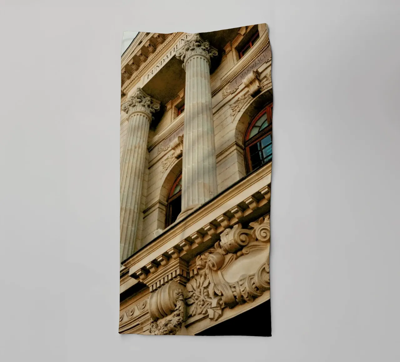 Analog Series Beautiful Columns Handtuch von Sebastian Hilgetag
