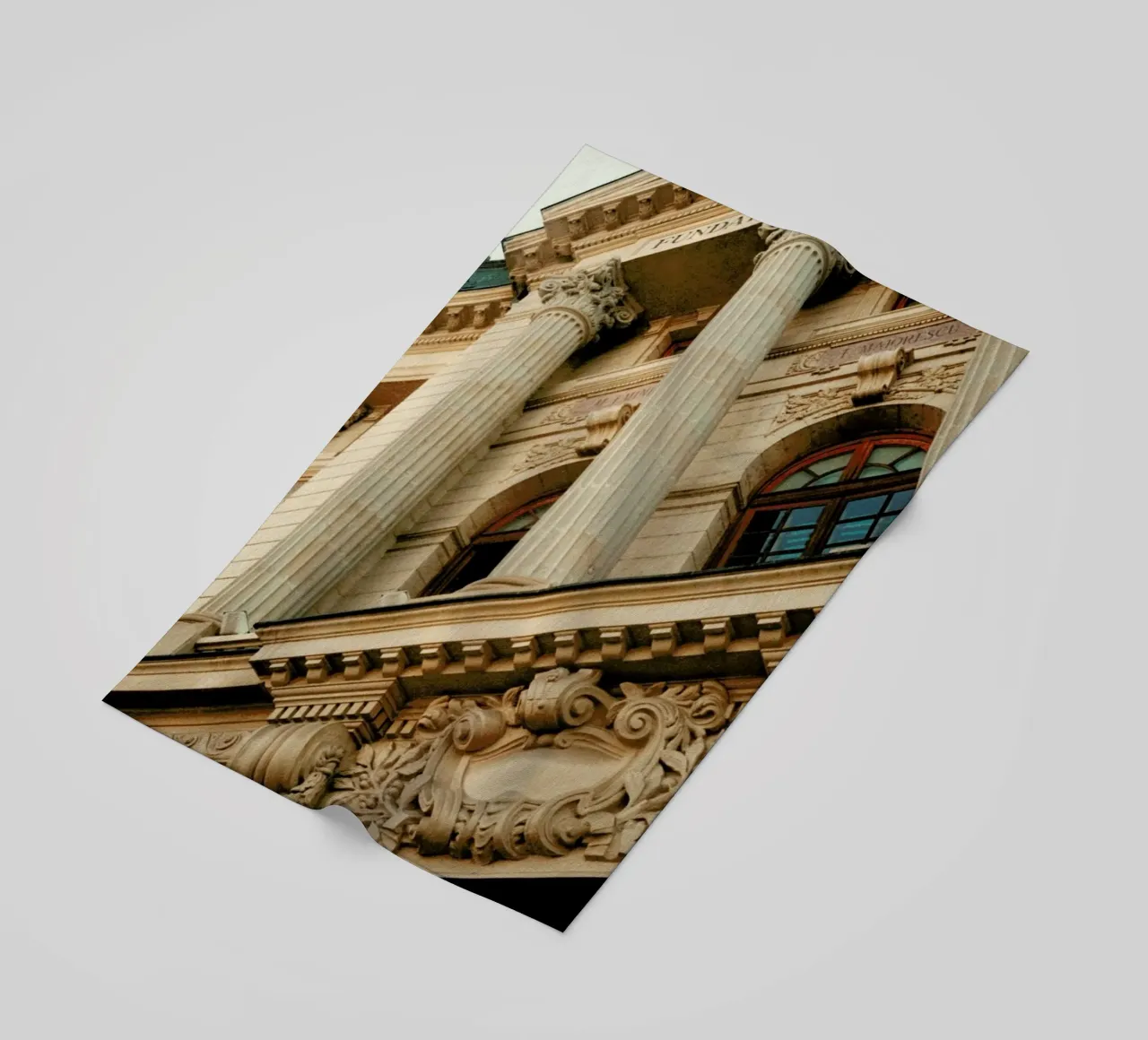 Analog Series Beautiful Columns serviette de plage de Sebastian Hilgetag