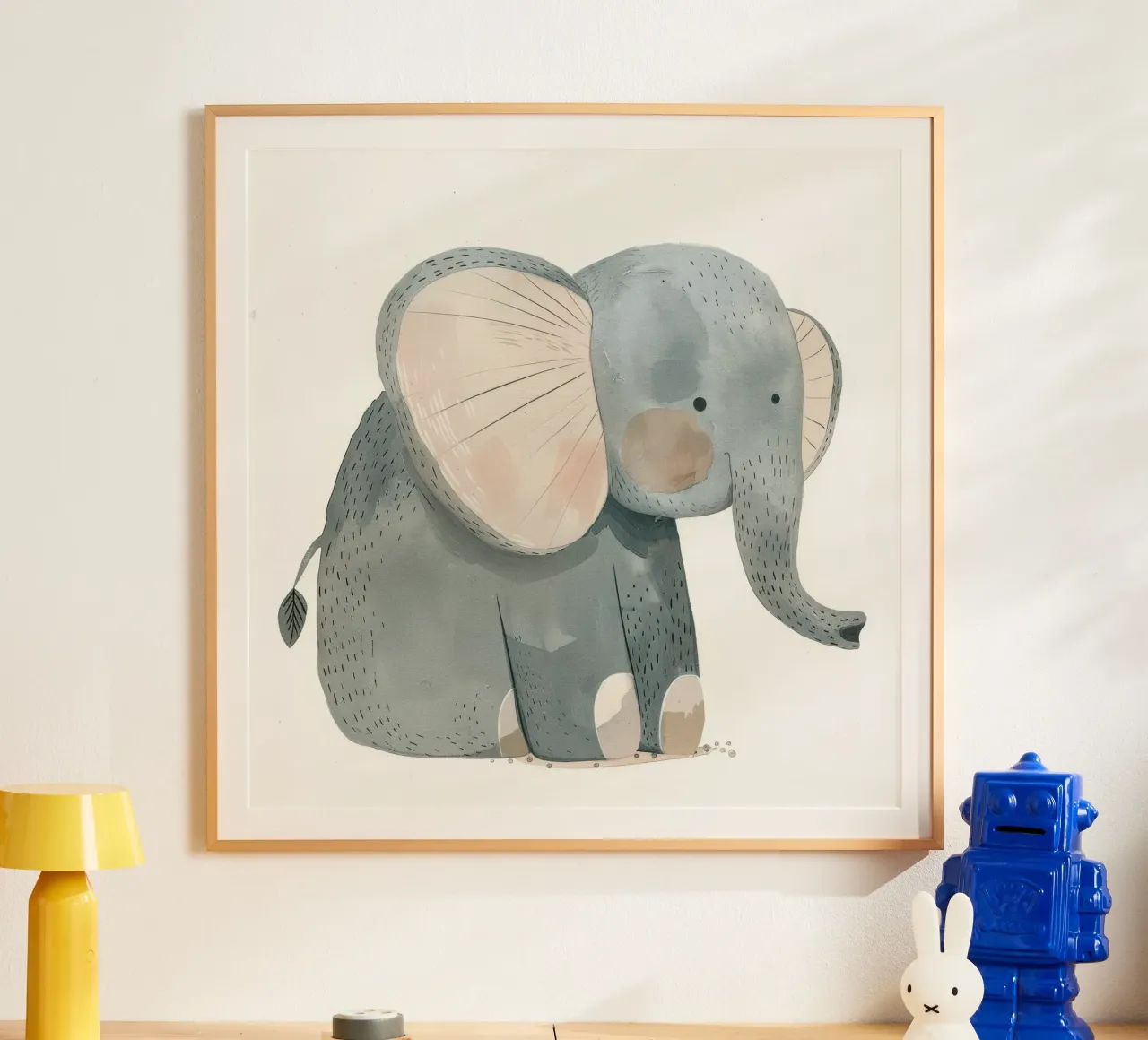 Elefantino stravagante - Un tenero e dolce amico della giungla poster con telaio in legno da DesignDoodle